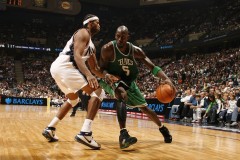 选拔赛场激战正酣 新秀老将竞逐锋芒